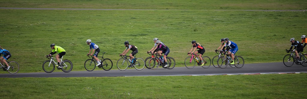 Peleton middle of track-5980